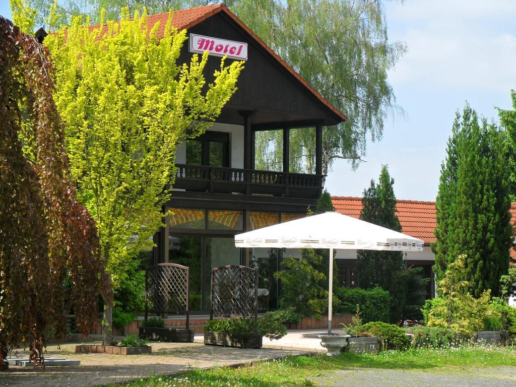 Motel Zur Festwiese Gierstädt Exteriér fotografie
